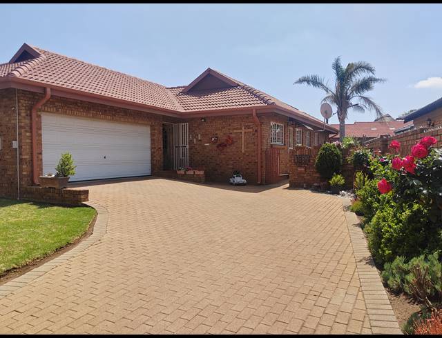 3 BEDROOM FREESTANDING FOR SALE IN SUNAIR PARK